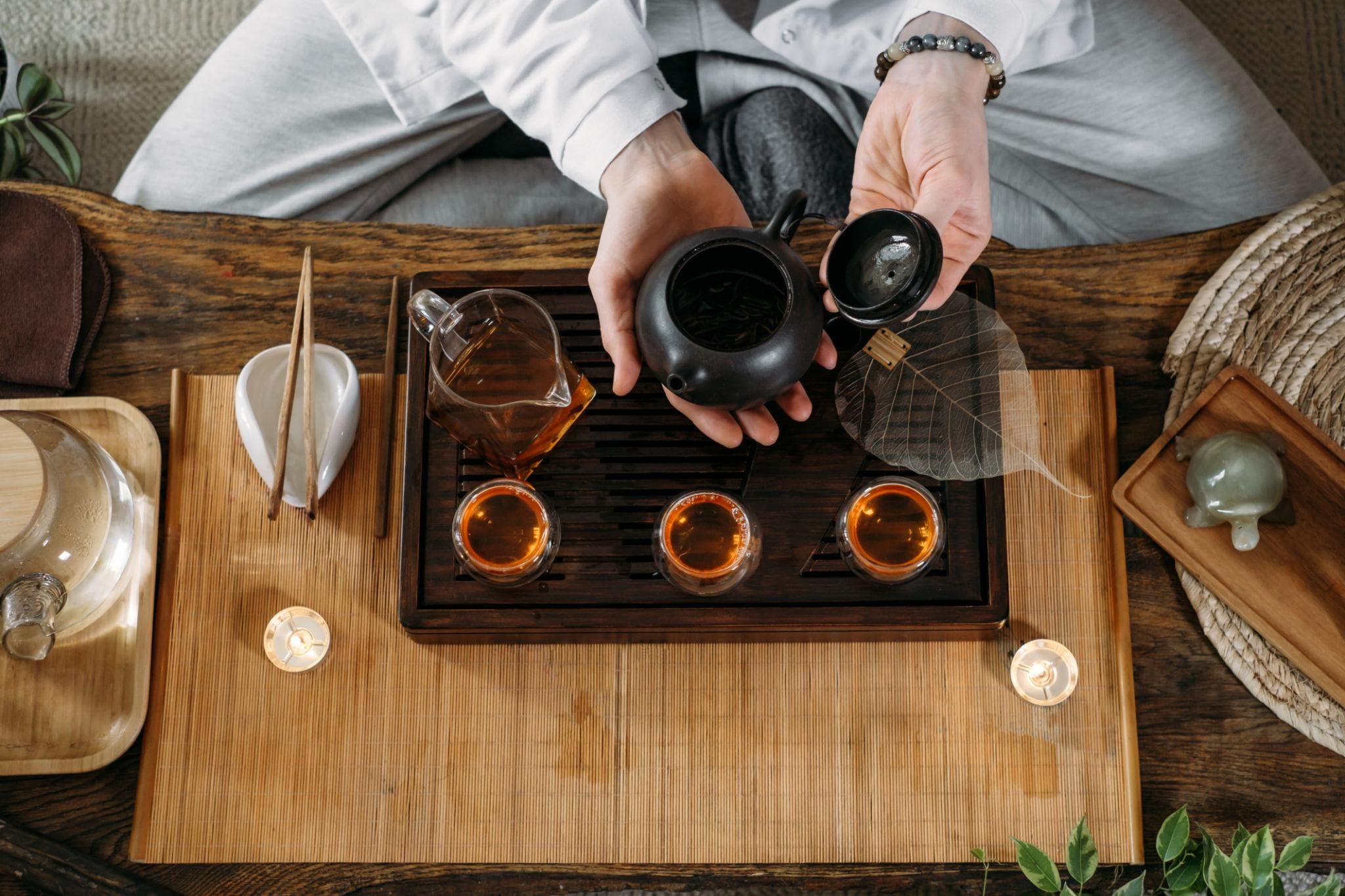 Phoenix Dancong pack on a tea table