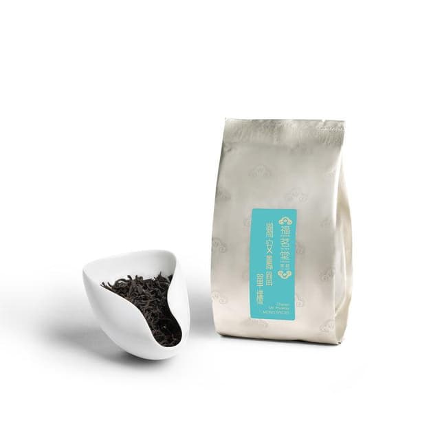 Phoenix Dancong tea pack and dry leaves